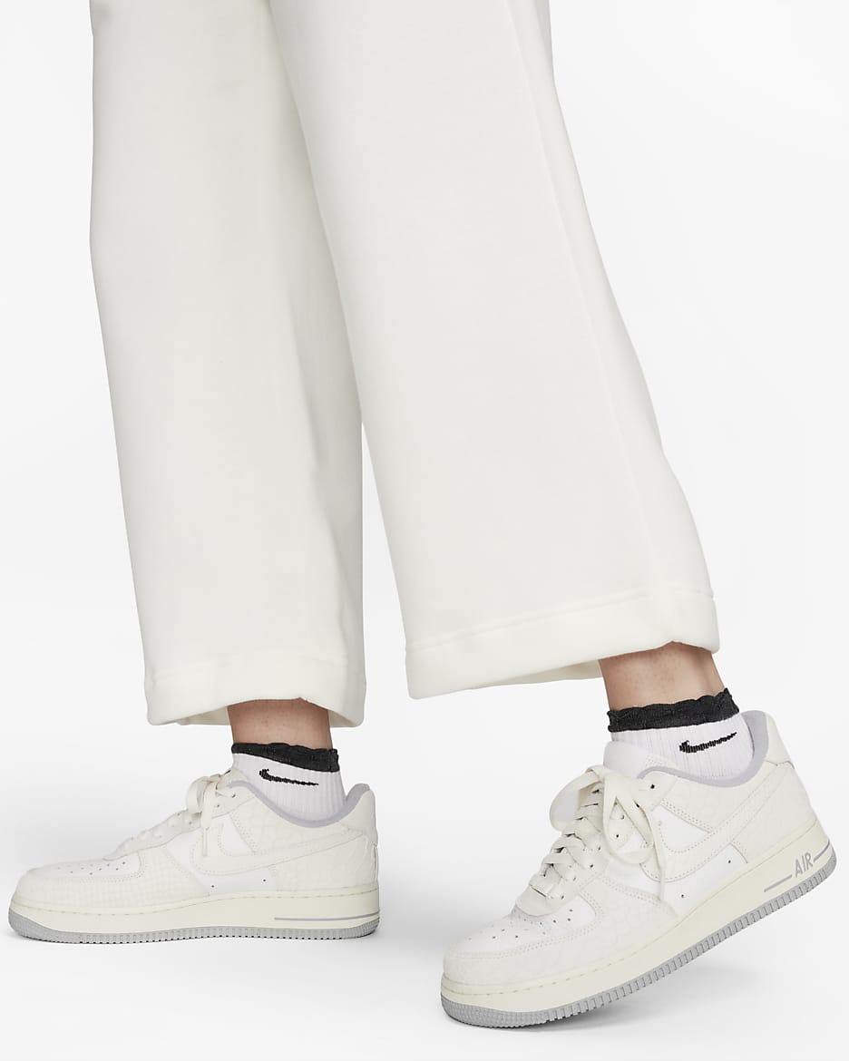 Nike cropped sweatpants hotsell